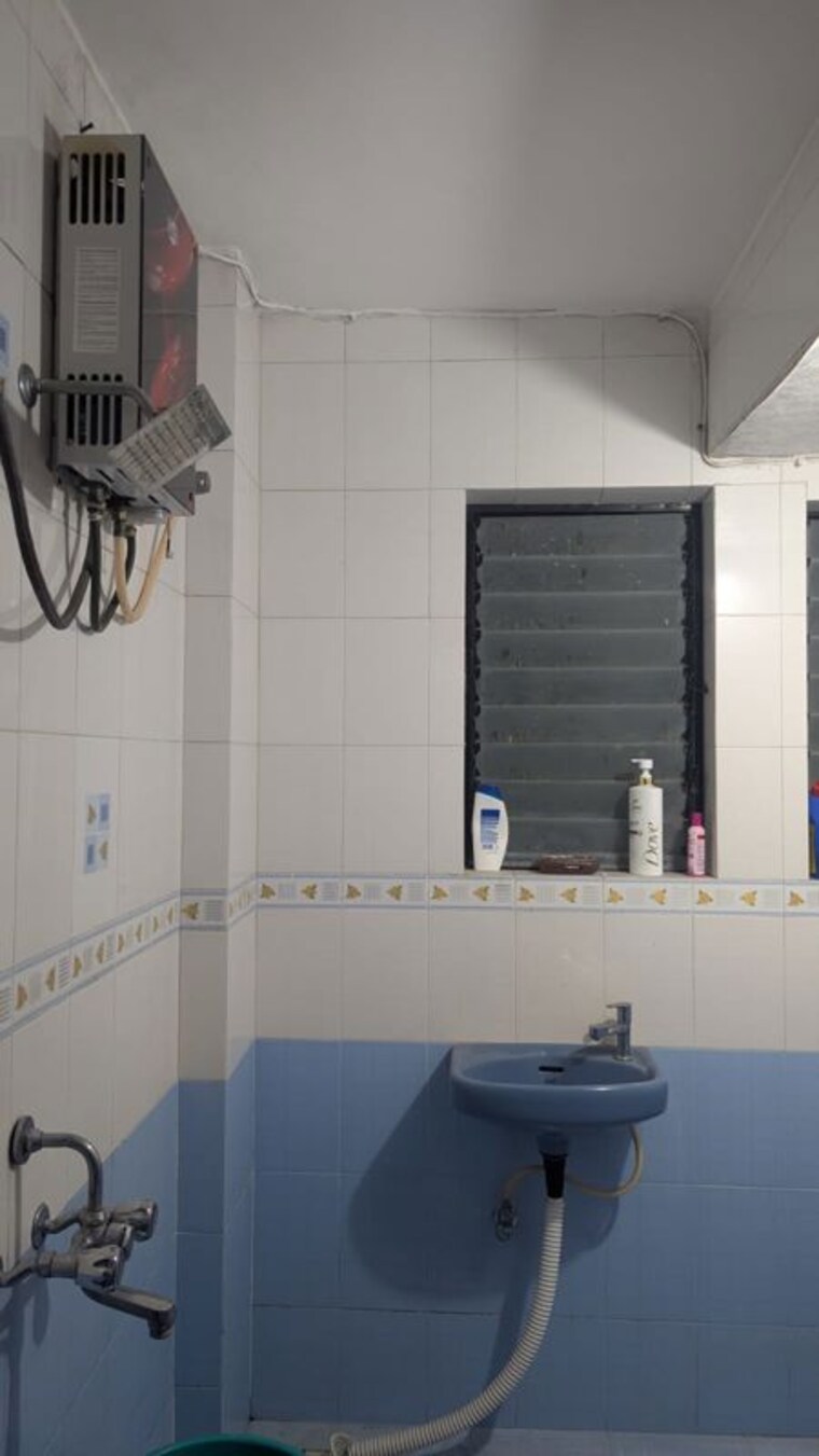 Bathroom, anand-apartment-bhusari-colony 3 Bedroom 1170 Sq.Ft. Apartment In Kothrud Pune 10079913