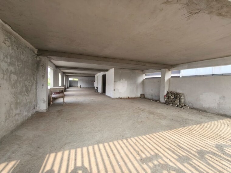  Parking, edappally Commercial Office Space 3000 Sq.Ft. In Edappally Kochi 10079926