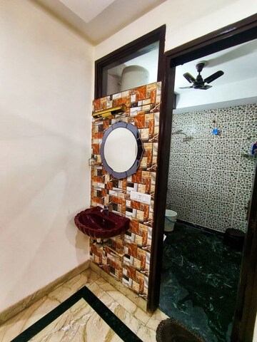 Furnished Amenities in 2 BHK Apartment at East Of Kailash – for Rent