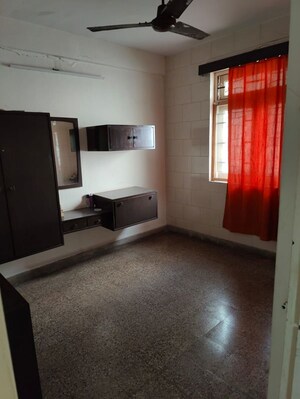 Room in 1 BHK Apartment at Bombay Taximens CHS, Lbs Marg – for Rent