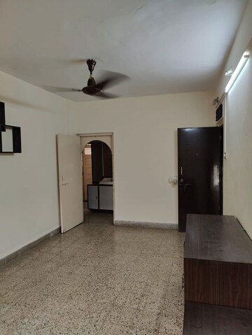 1 BHK Apartment For Rent in Bombay Taximens CHS, Lbs Marg