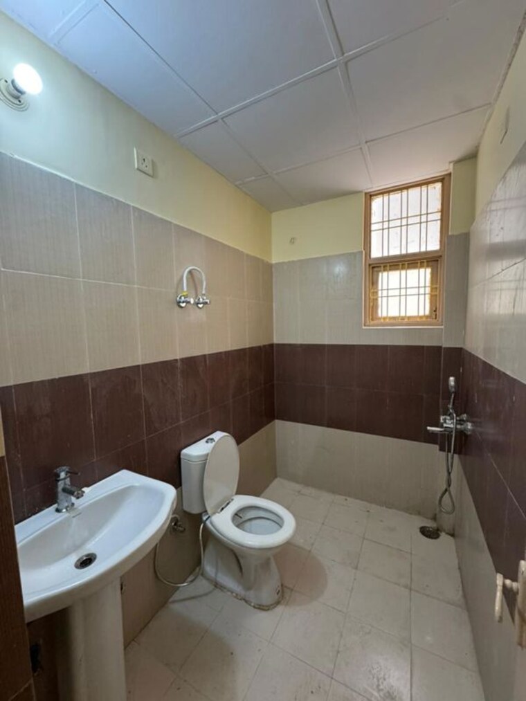 Bathroom, parsvnath-royale-floors 3 Bedroom 1500 Sq.Ft. Apartment In Uattardhona Lucknow 10079561