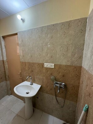 Bathroom in 3 BHK Apartment at Parsvnath Royale Floors, Uattardhona – for Rent