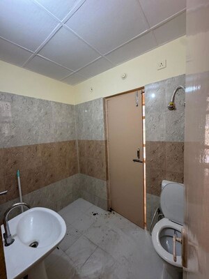 Bathroom in 3 BHK Apartment at Parsvnath Royale Floors, Uattardhona – for Rent