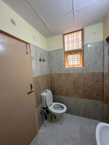 Bathroom in 3 BHK Apartment at Parsvnath Royale Floors, Uattardhona – for Rent