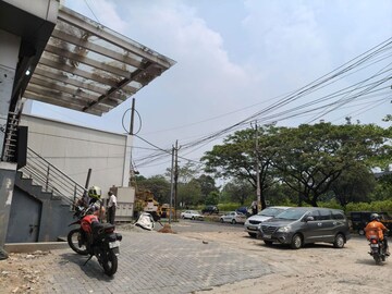Parking in  Showroom at Chakkaraparambu – for Rent