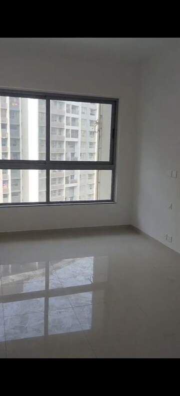 Room in 2 BHK Apartment at Kalpataru Immensa, Kolshet Road – for Rent