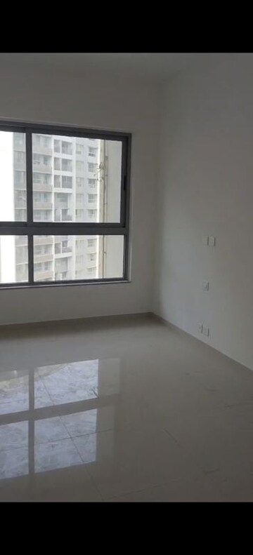 Room in 2 BHK Apartment at Kalpataru Immensa, Kolshet Road – for Rent
