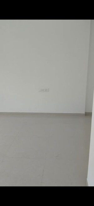 Room in 2 BHK Apartment at Kalpataru Immensa, Kolshet Road – for Sale