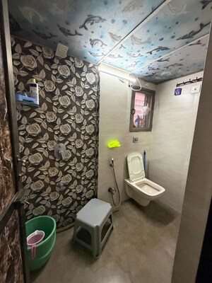 Master Bedroom in 2.5 BHK Apartment at Andheri West – for Rent