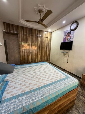 Bedroom in 2.5 BHK Apartment at Andheri West – for Rent