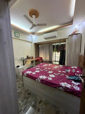 Bedroom in 2.5 BHK Apartment at Andheri West – for Rent