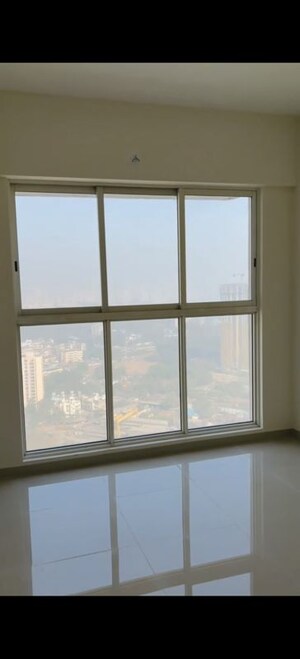 Room in 2 BHK Apartment at Lodha Amara Tower 24 And 25, Kolshet Road – for Sale