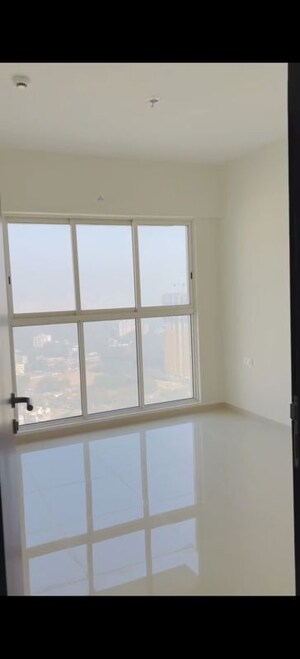 Room in 2 BHK Apartment at Lodha Amara Tower 24 And 25, Kolshet Road – for Sale