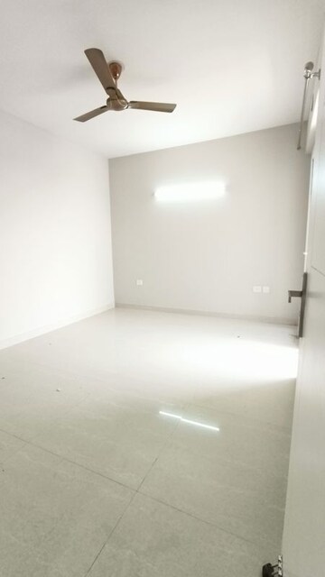 Room in 3 BHK Apartment at Eldeco Live By The Greens, Sector 150 – for Rent