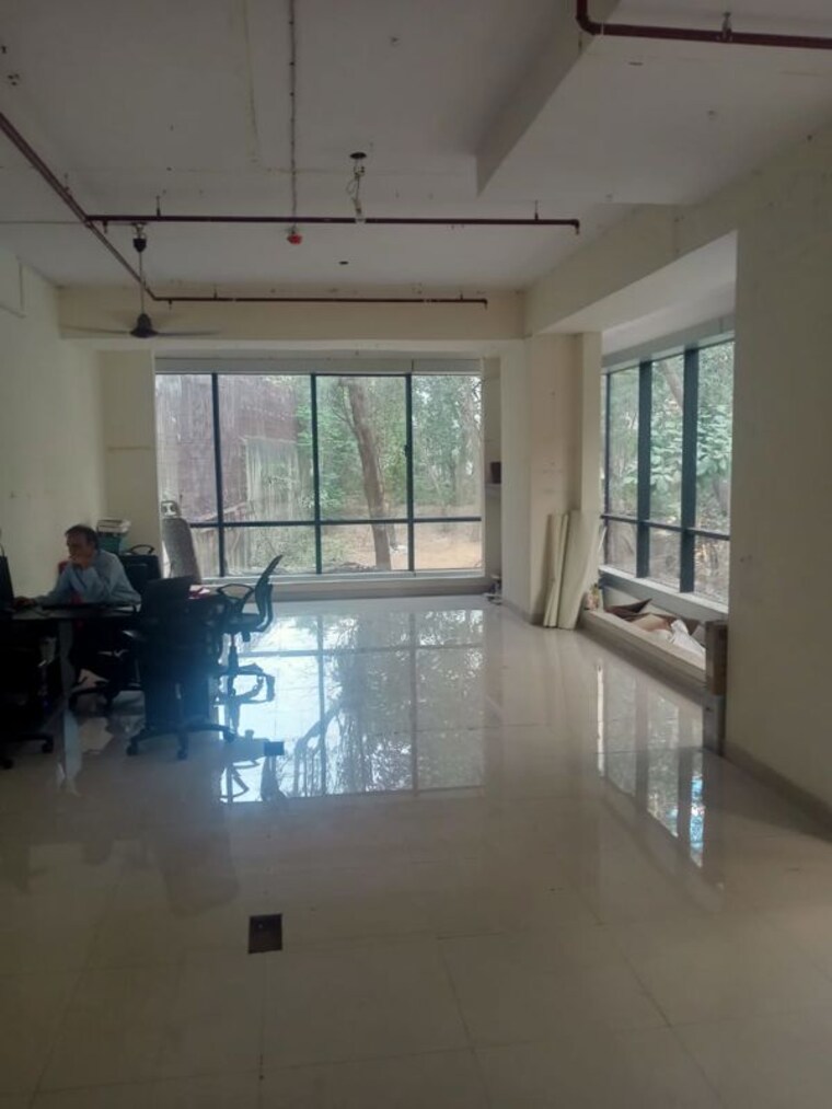 Room, garnet-paladium Commercial Office Space 750 Sq.Ft. In Goregaon East Mumbai 10079991