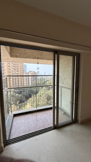 2.5 BHK Apartment For Rent in Lodha Splendora, Ghodbunder Road