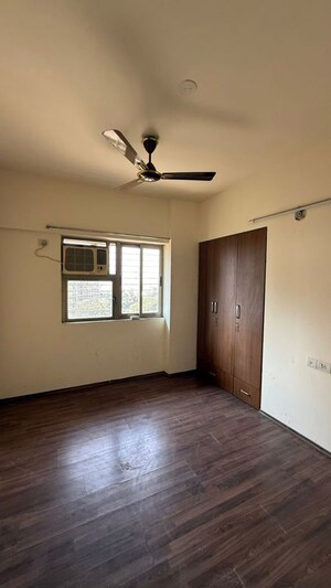 Room in 2.5 BHK Apartment at Lodha Splendora, Ghodbunder Road – for Rent