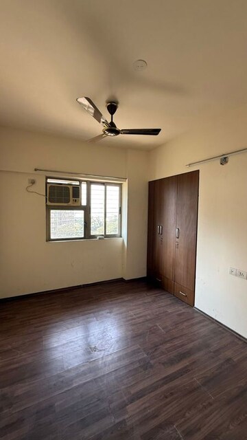 Room in 2.5 BHK Apartment at Lodha Splendora, Ghodbunder Road – for Rent