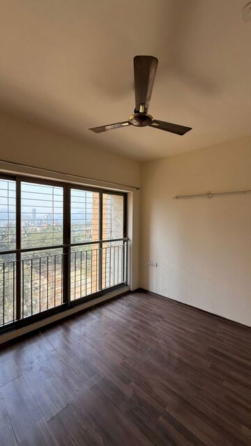 Room in 2.5 BHK Apartment at Lodha Splendora, Ghodbunder Road – for Rent