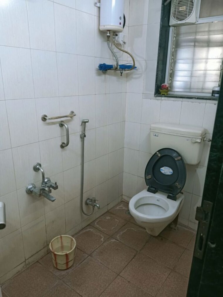 Bathroom, kumar-pride-park 2 Bedroom 960 Sq.Ft. Apartment In Gokhalenagar Pune 10080006