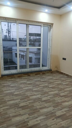 Room in 3.5 BHK Independent House at Jogiwala – for Rent