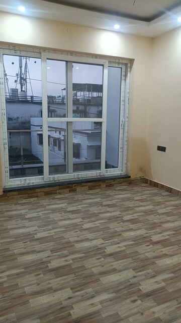 Room in 3.5 BHK Independent House at Jogiwala – for Rent