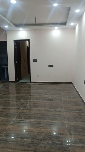 Room in 3.5 BHK Independent House at Jogiwala – for Rent