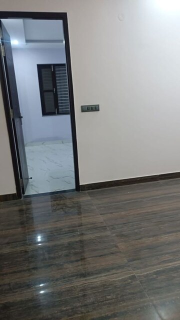 Room in 3.5 BHK Independent House at Jogiwala – for Rent