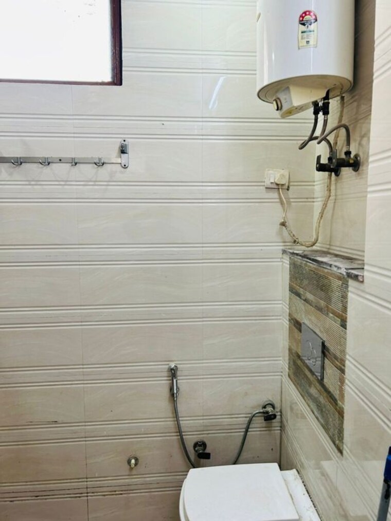 undefined, west patel nagar 2 Bedroom 1000 Sq.Ft. Builder Floor In West Patel Nagar Delhi 10080045