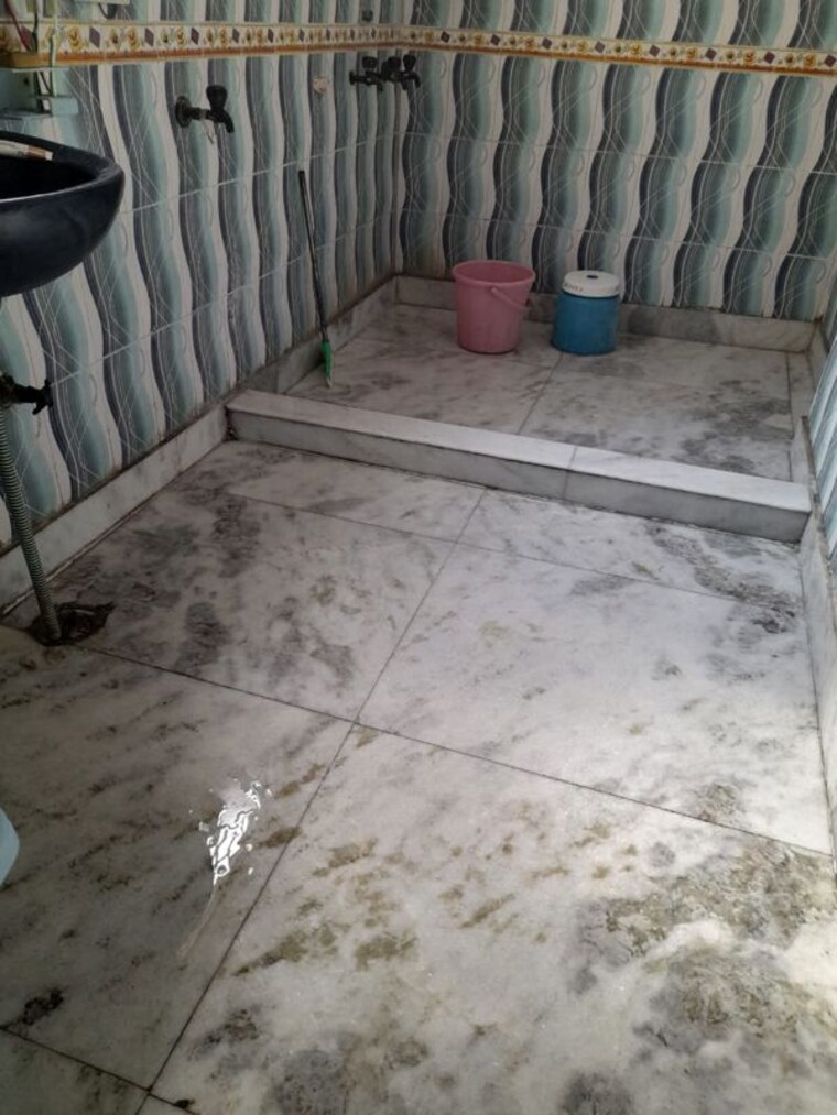 Attached Bathroom, sector 16 Pg For Girls In Sector 16 10080060