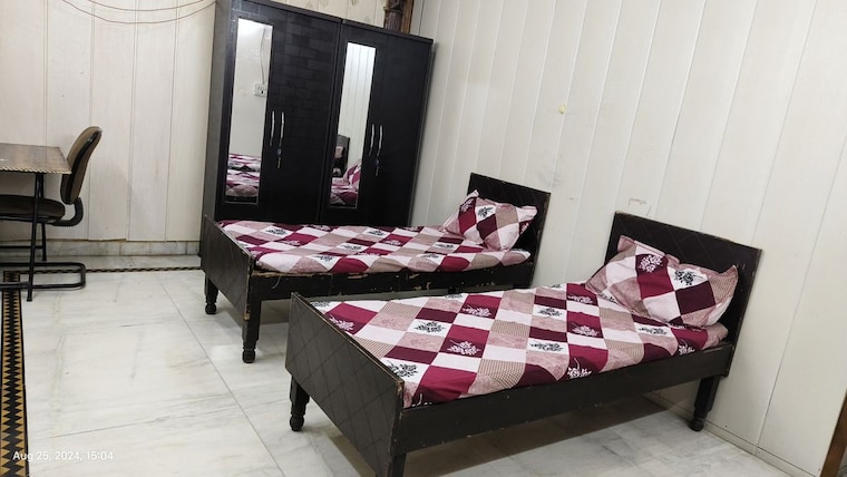 Bedroom, sector 37 Pg For Girls In Sector 37 10080074