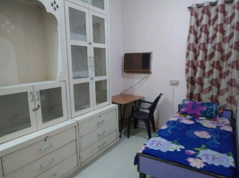 Bedroom, sector 39 Pg For Girls In Sector 39 10080075