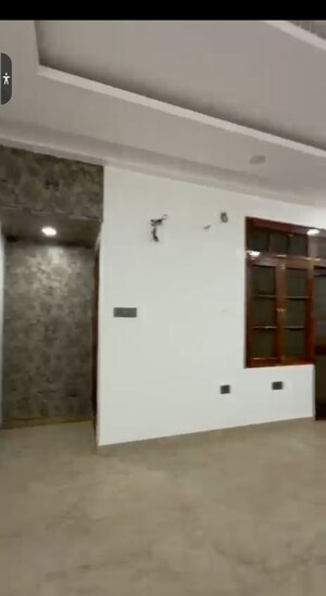 Room in 3 BHK Independent House at Gomti Nagar – for Rent