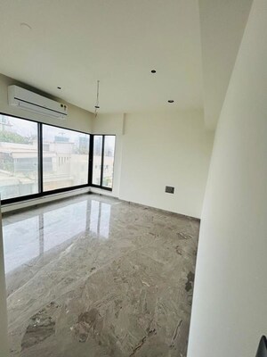 Room in 3.5 BHK Apartment at Duru Mehr, Bandra West – for Rent