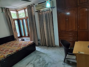 Bedroom in 2 BHK Builder Floor at Sector 43 – for Rent