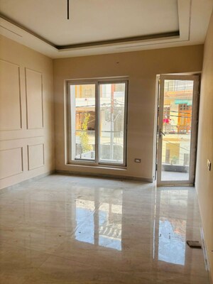 Room in 6+ BHK Independent House at Gomti Nagar – for Sale