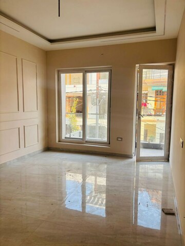 Room in 6+ BHK Independent House at Gomti Nagar – for Sale