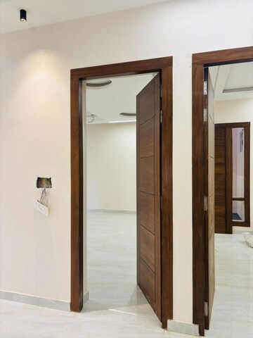 Room in 6+ BHK Independent House at Gomti Nagar – for Sale