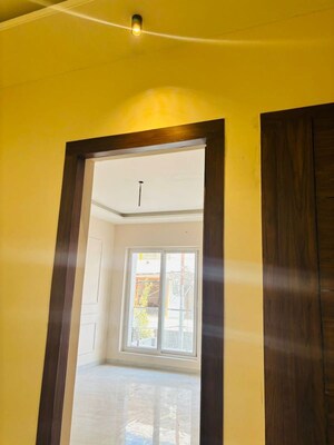 Room in 6+ BHK Independent House at Gomti Nagar – for Sale