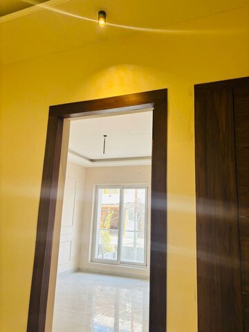 Room in 6+ BHK Independent House at Gomti Nagar – for Sale