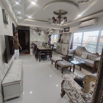 Master Bedroom in 2 BHK Apartment at DLH Metroview, Andheri West – for Rent