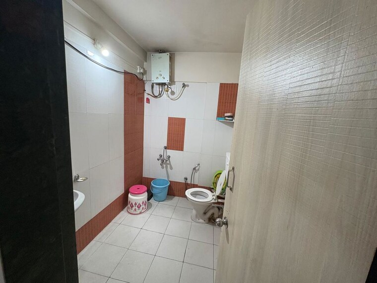 Bathroom, sun-city 2 Bedroom 1050 Sq.Ft. Apartment In Sinhagad Road Pune 10080180