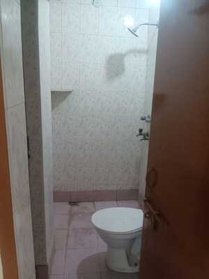 Bathroom in 2 BHK Independent House at Tulip Mall, Sector 46 – for Rent