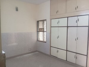 Room in 2 BHK Independent House at Tulip Mall, Sector 46 – for Rent