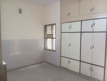 Room in 2 BHK Independent House at Tulip Mall, Sector 46 – for Rent
