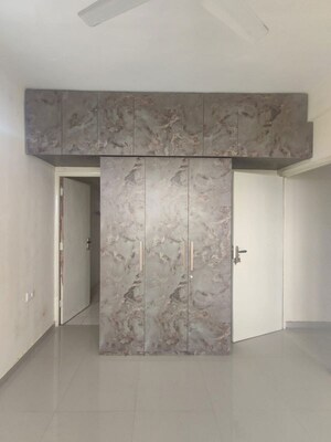 Room in 2 BHK Apartment at Pyramid Midtown, Sector 59 – for Rent