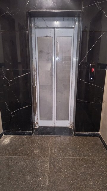 Building Lobby in 1 BHK Builder Floor at DLF Independent Floors, Dlf City Phase 3 – for Rent