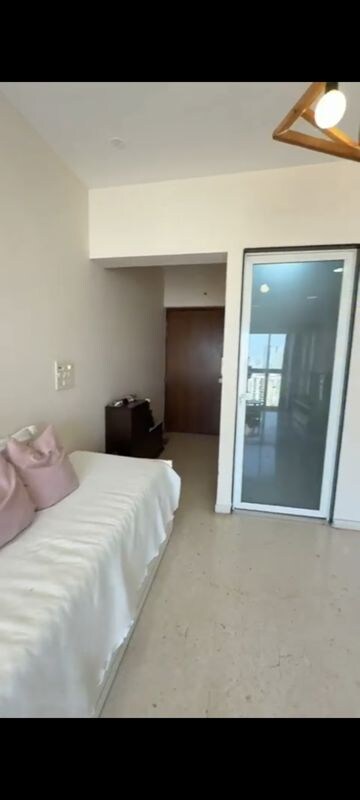 Room in 3 BHK Apartment at Runwal Elegante, Andheri West – for Rent