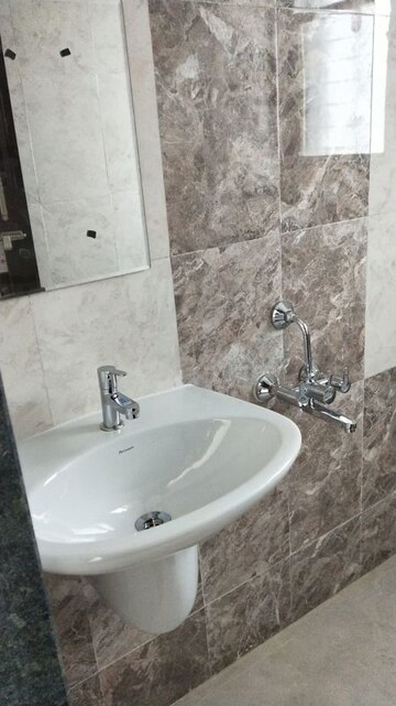 Bathroom in 3 BHK Apartment at Amanora Aspire Towerss, Hadapsar – for Sale